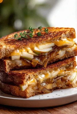 Birnen-Apfel-Grilled-Cheese mit karamellisierten Zwiebeln