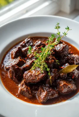 Deftiges Rindergulasch Rezept: Klassisch, Zart & Unwiderstehlich