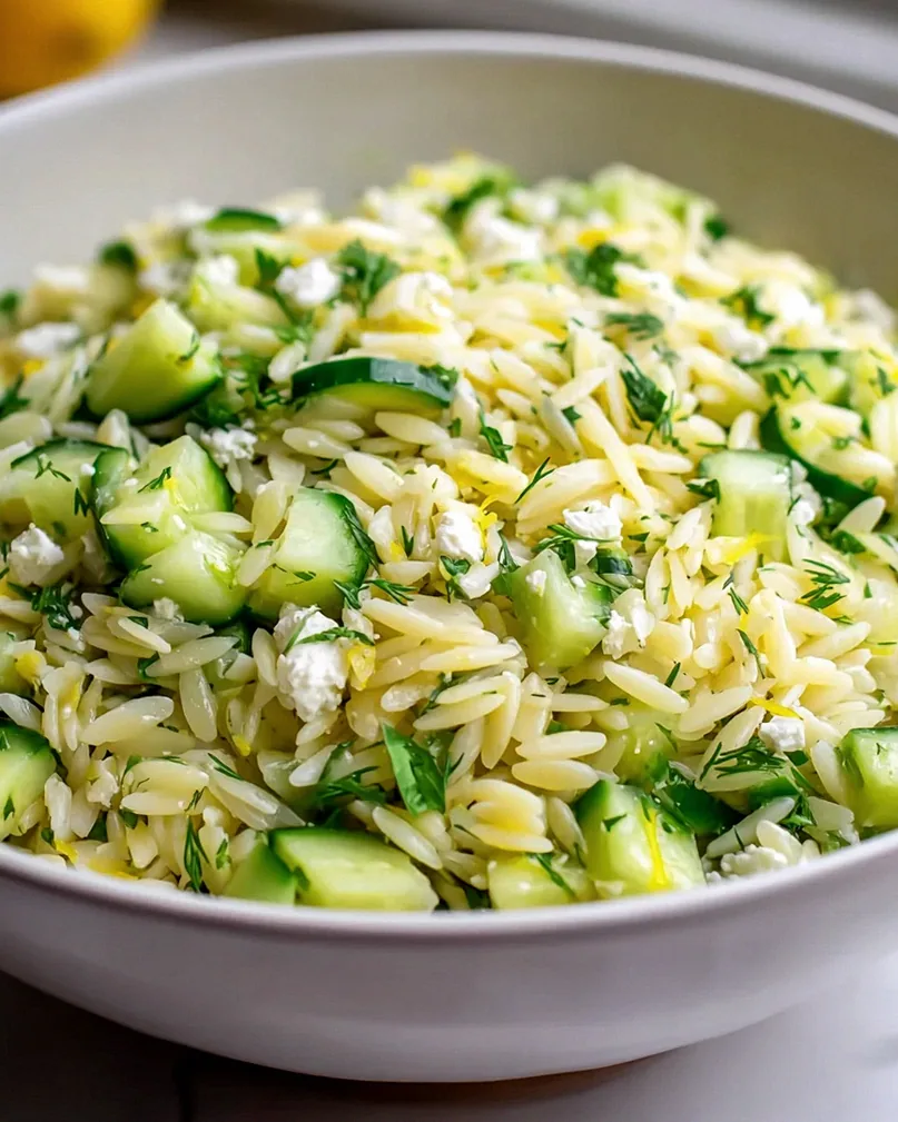 Frischer Gurken-Zitronen-Orzo-Salat – Das beste Rezept!