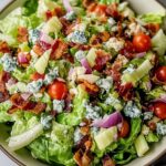 Gehackter Salat mit Zesty Zitronen-Basilikum-Dressing