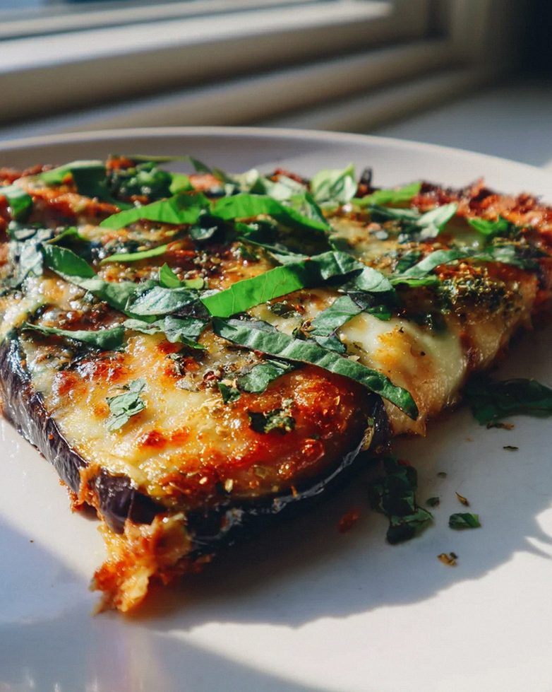 Keto Aubergine Pizza Scheiben: Knusprig mit Parmesankruste! – Schritt 2