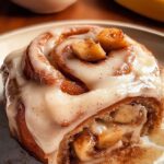Zimtschnecken mit Banane und braunem Butterfrosting